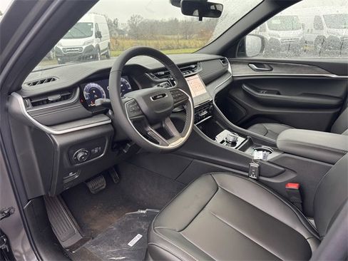 New 2025 Jeep Grand Cherokee Limited image 15