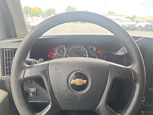 Used 2015 Chevrolet Express 2500 RWD image 23