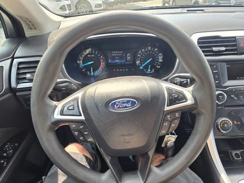 Used 2015 Ford Fusion SE FWD image 15