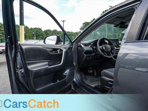 Used 2020 Toyota RAV4 LE FWD image 18