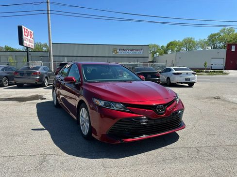 Used 2018 Toyota Camry LE w/ Convenience Package FWD image 7
