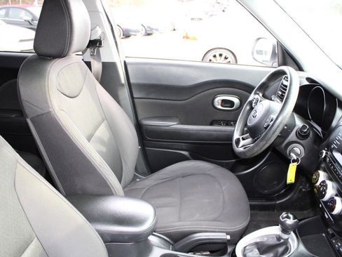 Used 2016 Kia Soul image 11