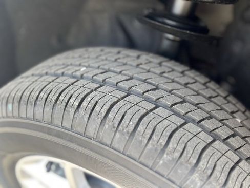 Used 2025 Chrysler Voyager LX image 30