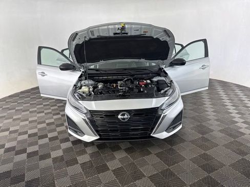 Used 2024 Nissan Altima 2.5 SV FWD image 11