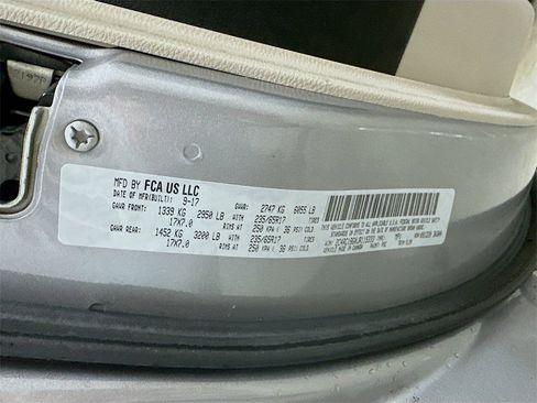 Used 2018 Chrysler Pacifica Touring-L image 31