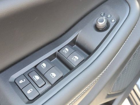 New 2025 Jeep Grand Cherokee Altitude image 21