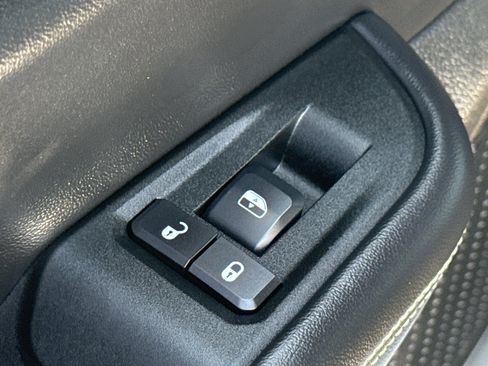 Used 2025 Jeep Grand Cherokee Altitude AWD/4WD image 30