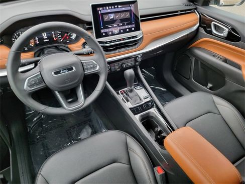 Certified 2024 Jeep Compass Limited image 38