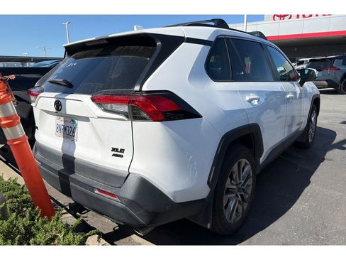 Used 2020 Toyota RAV4 XLE Premium AWD/4WD image 5