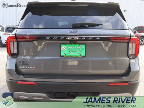 Used 2025 Ford Explorer Active w/ Active Comfort Package image 4