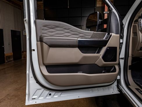 Used 2025 Ford F450 Platinum w/ Platinum Plus Package image 36