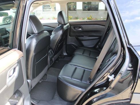 Used 2022 Nissan Rogue SV w/ SV Premium Package image 10