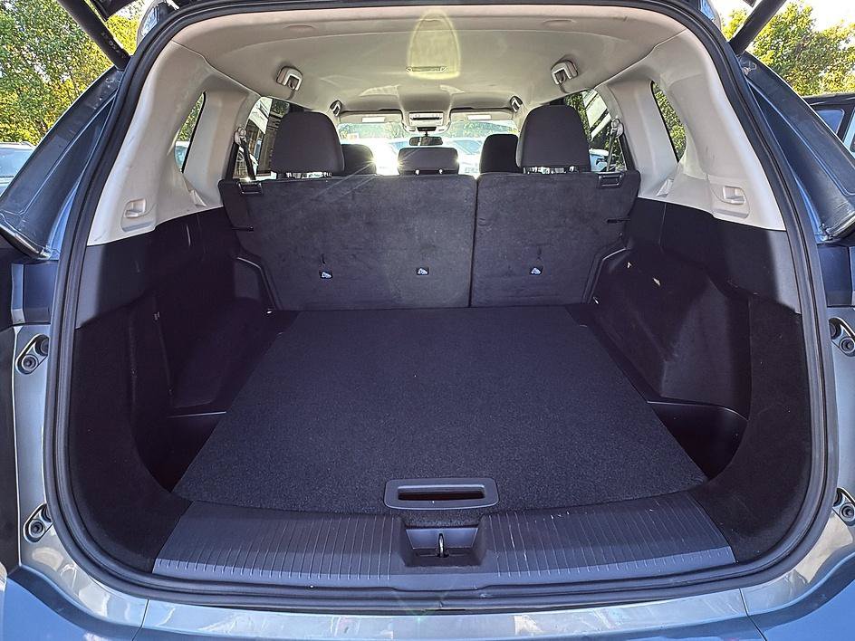 Certified 2025 Nissan Rogue SV AWD/4WD image 38