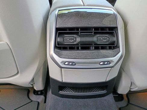 Used 2025 BMW 760i xDrive w/ Executive Package AWD/4WD image 13