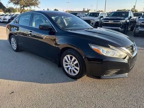Used 2017 Nissan Altima 2.5 S w/ Power Driver Seat Package FWD image 1