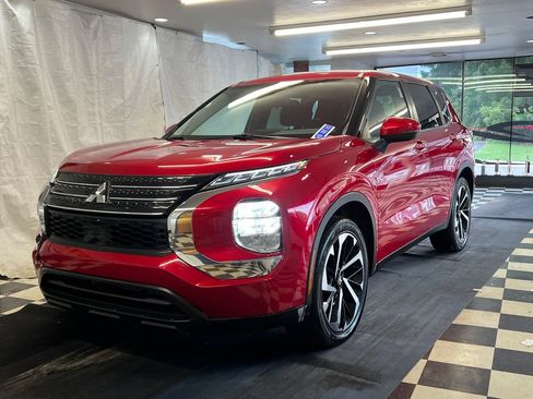 Used 2022 Mitsubishi Outlander ES AWD/4WD image 3