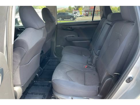 Used 2021 Toyota Highlander L FWD image 14