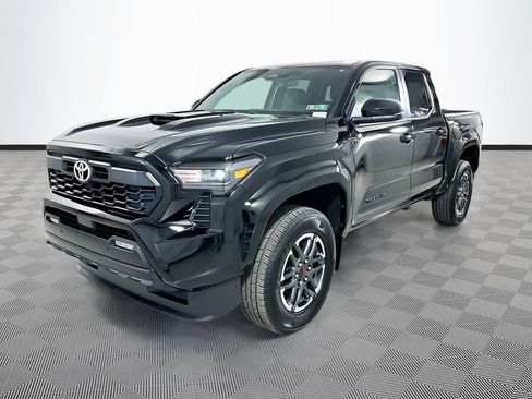 Used 2024 Toyota Tacoma TRD Sport w/ TRD Sport Upgrade Package AWD/4WD image 3