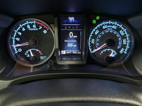 Used 2021 Toyota Tacoma TRD Off-Road image 14