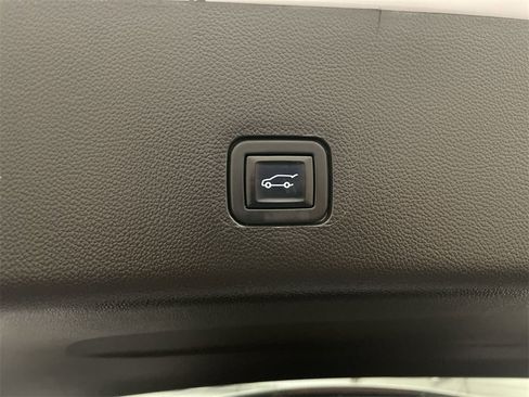 Used 2023 Chevrolet Traverse Premier image 31