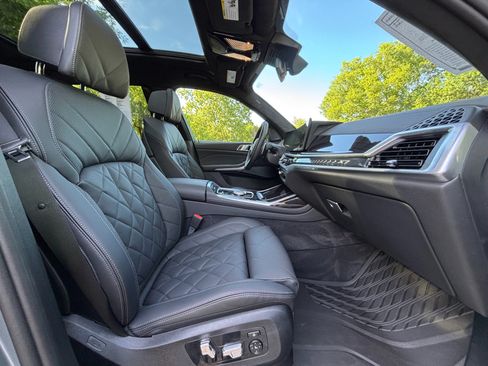 Used 2025 BMW X7 xDrive40i w/ M Sport Package AWD/4WD image 22