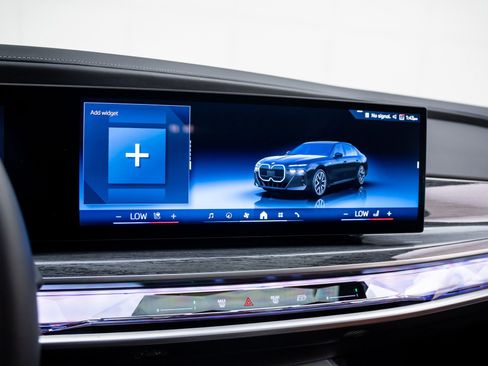 Used 2025 BMW 760i xDrive AWD/4WD image 28