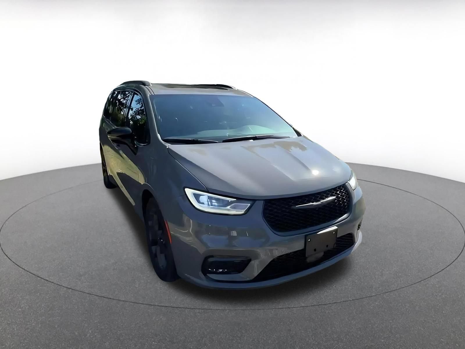 Used 2025 Chrysler Pacifica Limited FWD image 3