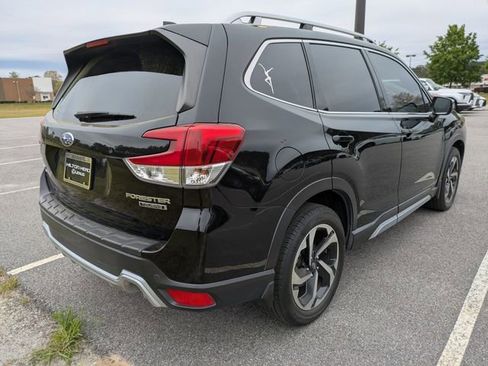 Used 2022 Subaru Forester Touring image 2