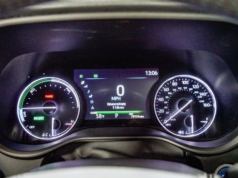 Used 2021 Toyota Sienna Limited image 29