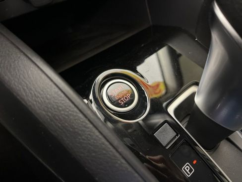 Used 2024 Nissan Versa SR w/ Trunk Package image 31