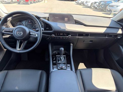 Used 2023 MAZDA MAZDA3 s FWD image 11