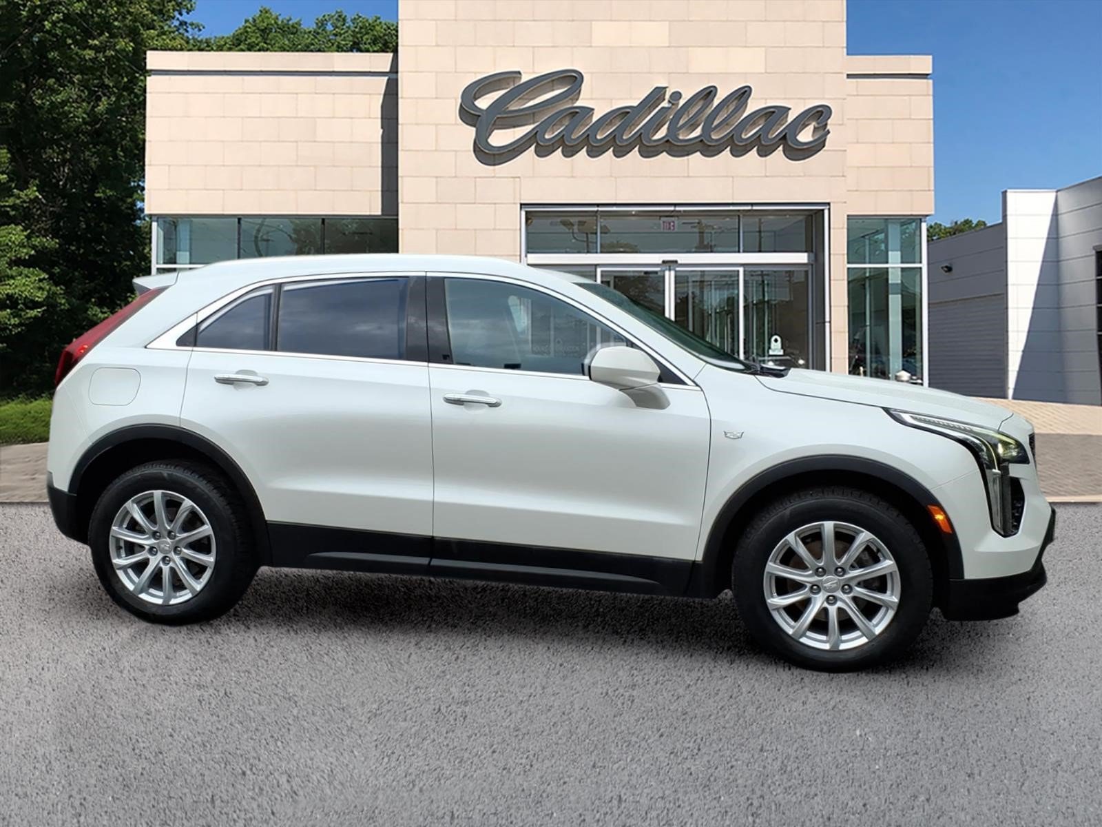 Certified 2022 Cadillac XT4 Luxury w/ Cold Weather Package AWD/4WD image 6