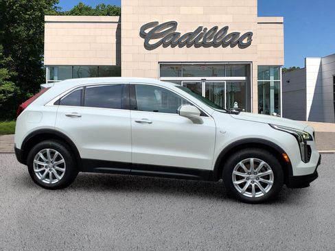 Certified 2022 Cadillac XT4 Luxury w/ Cold Weather Package AWD/4WD image 6