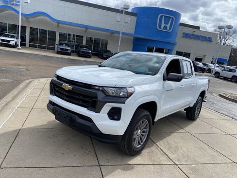 Used 2023 Chevrolet Colorado LT w/ LT Convenience Package image 4