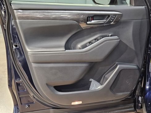 New 2026 Toyota Highlander Limited AWD/4WD image 11