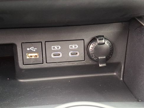 Used 2025 Toyota Highlander XLE image 26