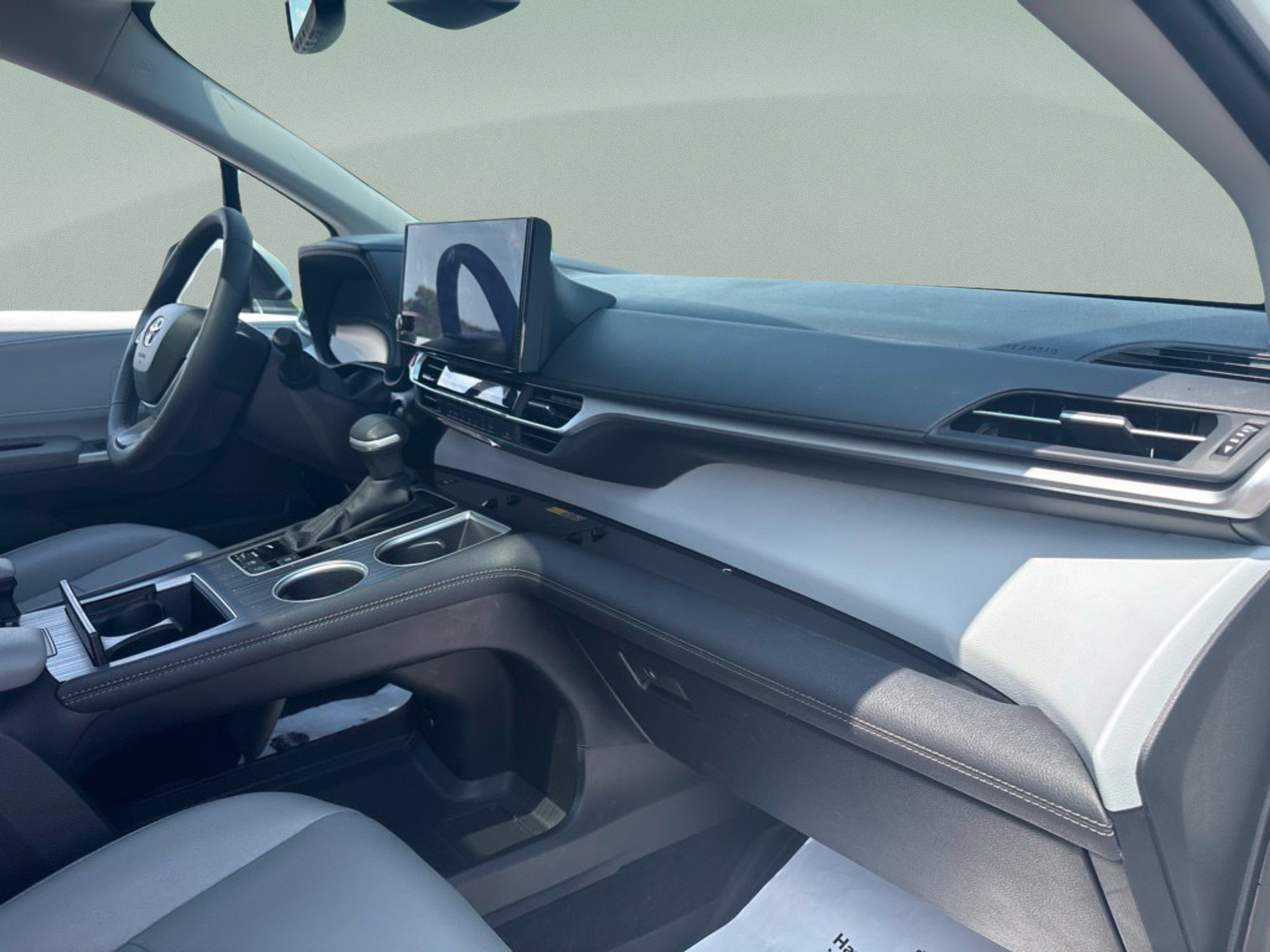 Certified 2026 Toyota Sienna XLE FWD image 28