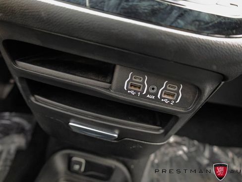 Used 2025 Chrysler Pacifica Select FWD image 32