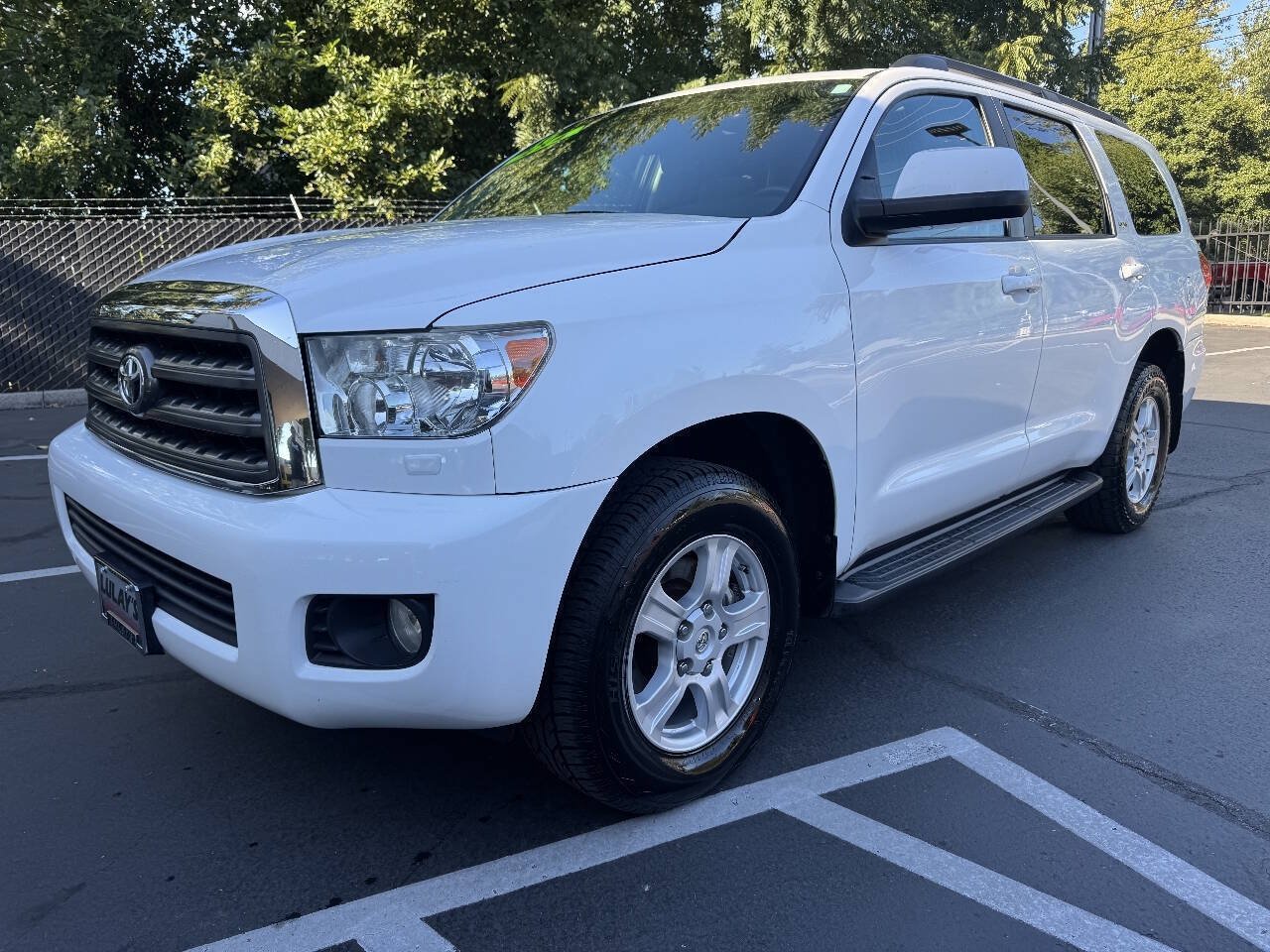 Used 2016 Toyota Sequoia SR5 AWD/4WD image 1