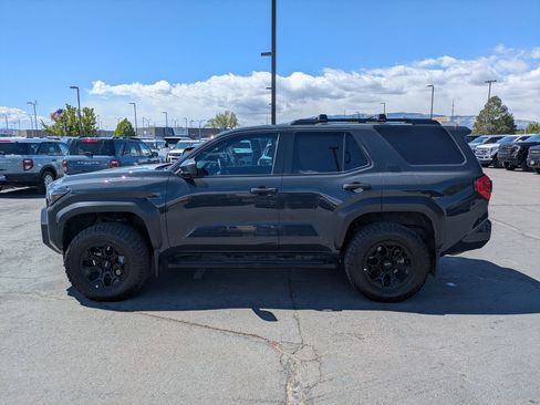 Used 2025 Toyota 4Runner SR5 AWD/4WD image 9
