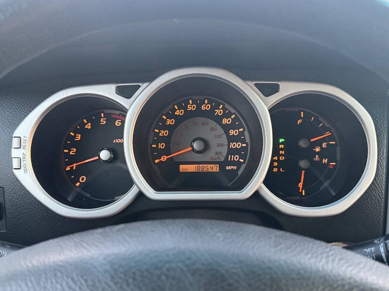 Used 2005 Toyota 4Runner SR5 AWD/4WD image 18