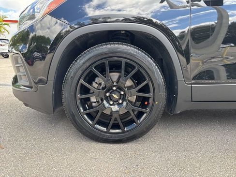 Used 2022 Chevrolet Trax LT w/ Midnight Edition FWD image 9