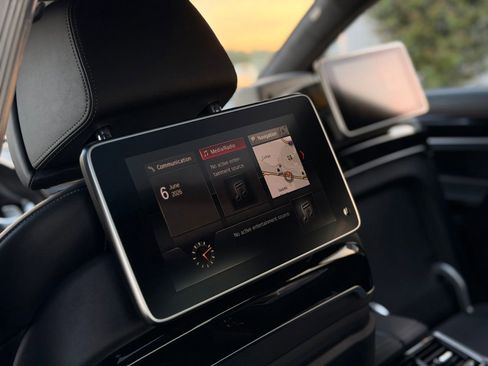 Used 2018 BMW M760i xDrive AWD/4WD image 86
