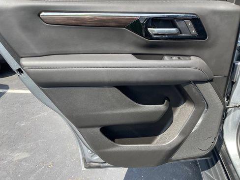 Used 2025 Chevrolet Tahoe LT AWD/4WD image 19