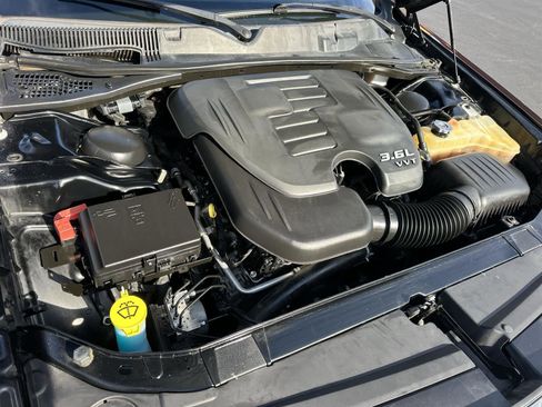 Used 2018 Dodge Challenger SXT image 9