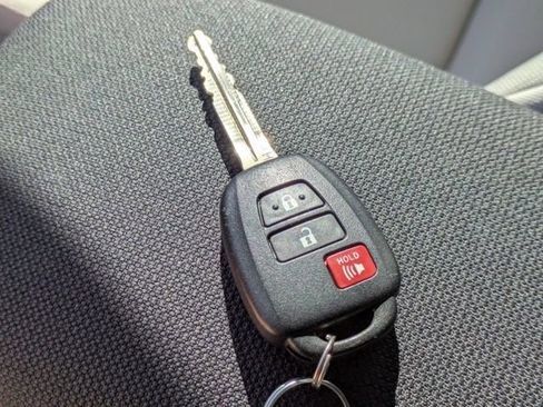 Used 2024 Toyota Corolla Cross L image 31