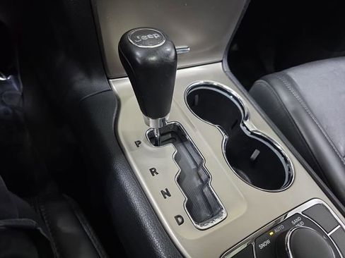 Used 2011 Jeep Grand Cherokee Limited AWD/4WD image 24