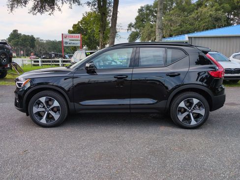 New 2025 Volvo XC40 B5 Plus w/ Protection Package Premier image 7