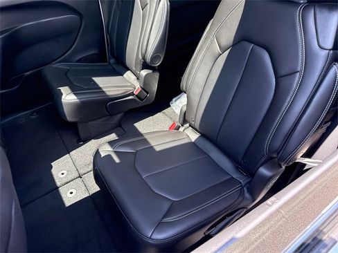 New 2026 Chrysler Pacifica Select image 29