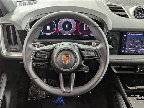 Used 2025 Porsche Cayenne Coupe image 15